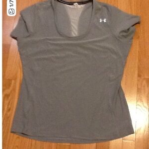 Under Armour Top Size XL in good condition